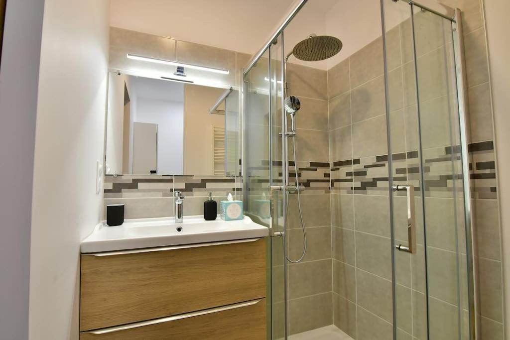 Le 46 - T2 Renove, Confortable Proche Centre-Ville Montluçon Zewnętrze zdjęcie