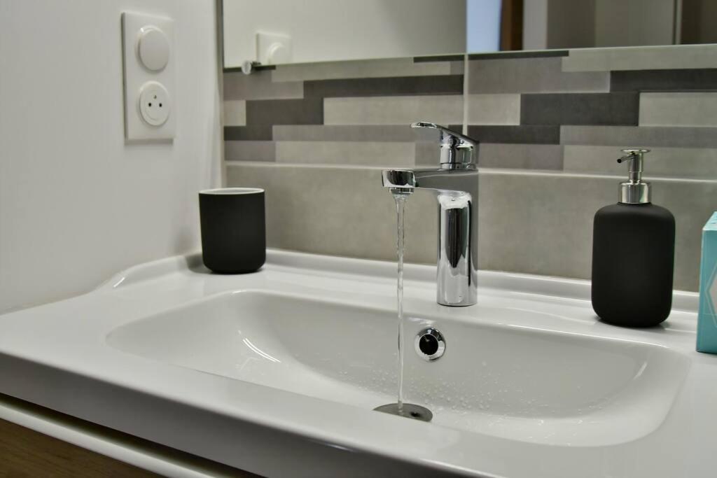 Le 46 - T2 Renove, Confortable Proche Centre-Ville Montluçon Zewnętrze zdjęcie